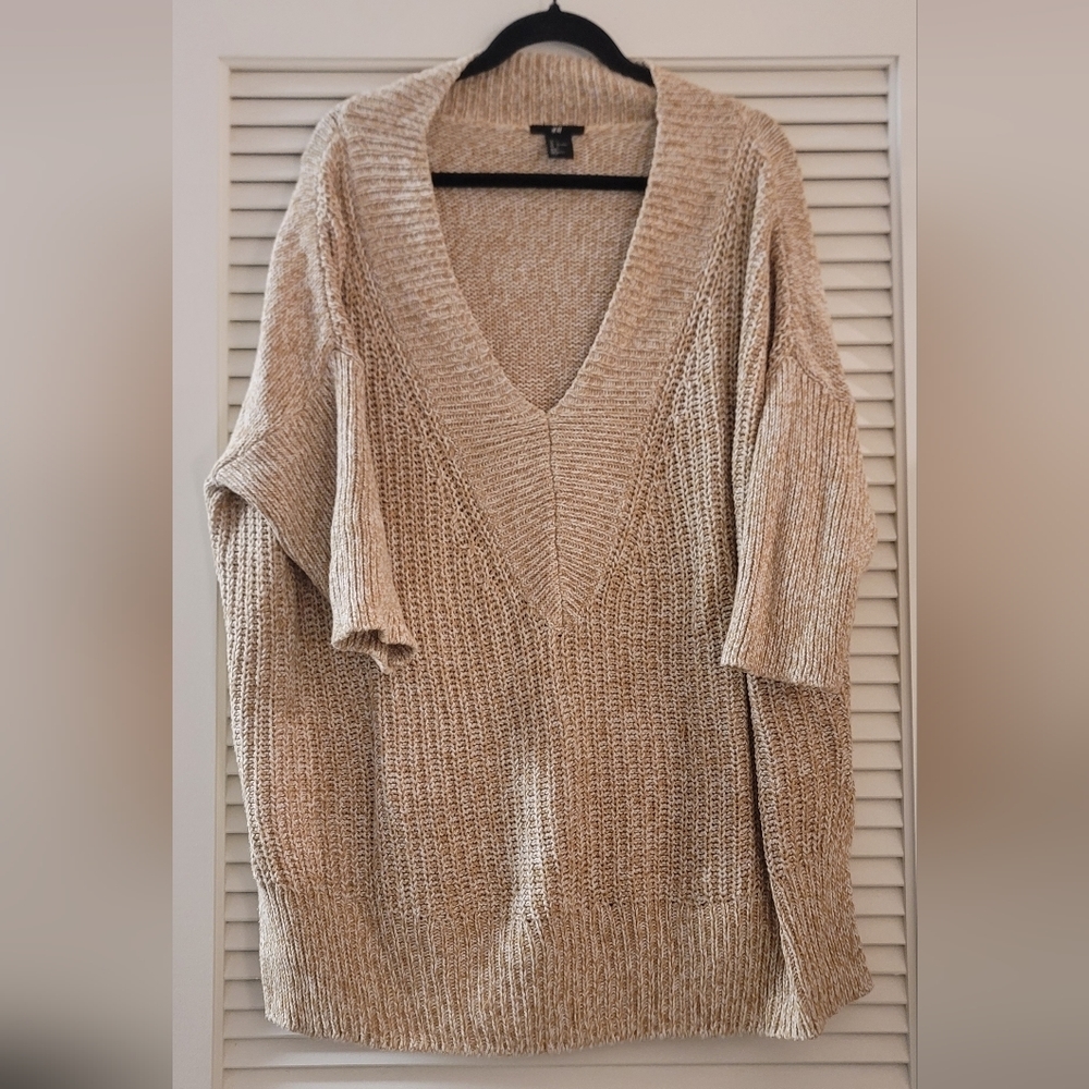 H&M- Tan & White Oversized Knit V-Neck Sweater